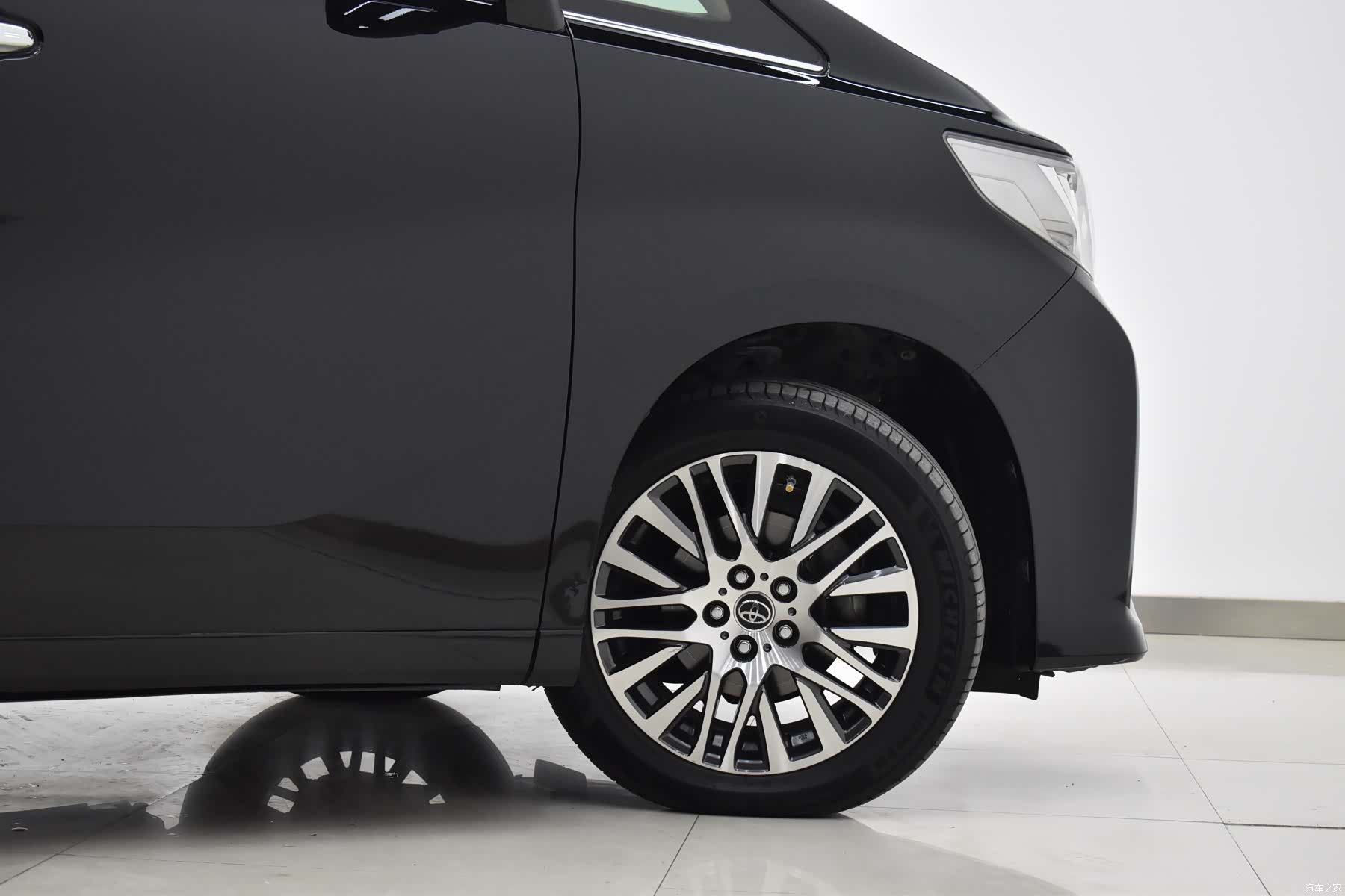 Toyota Alphard, 2016 все фото