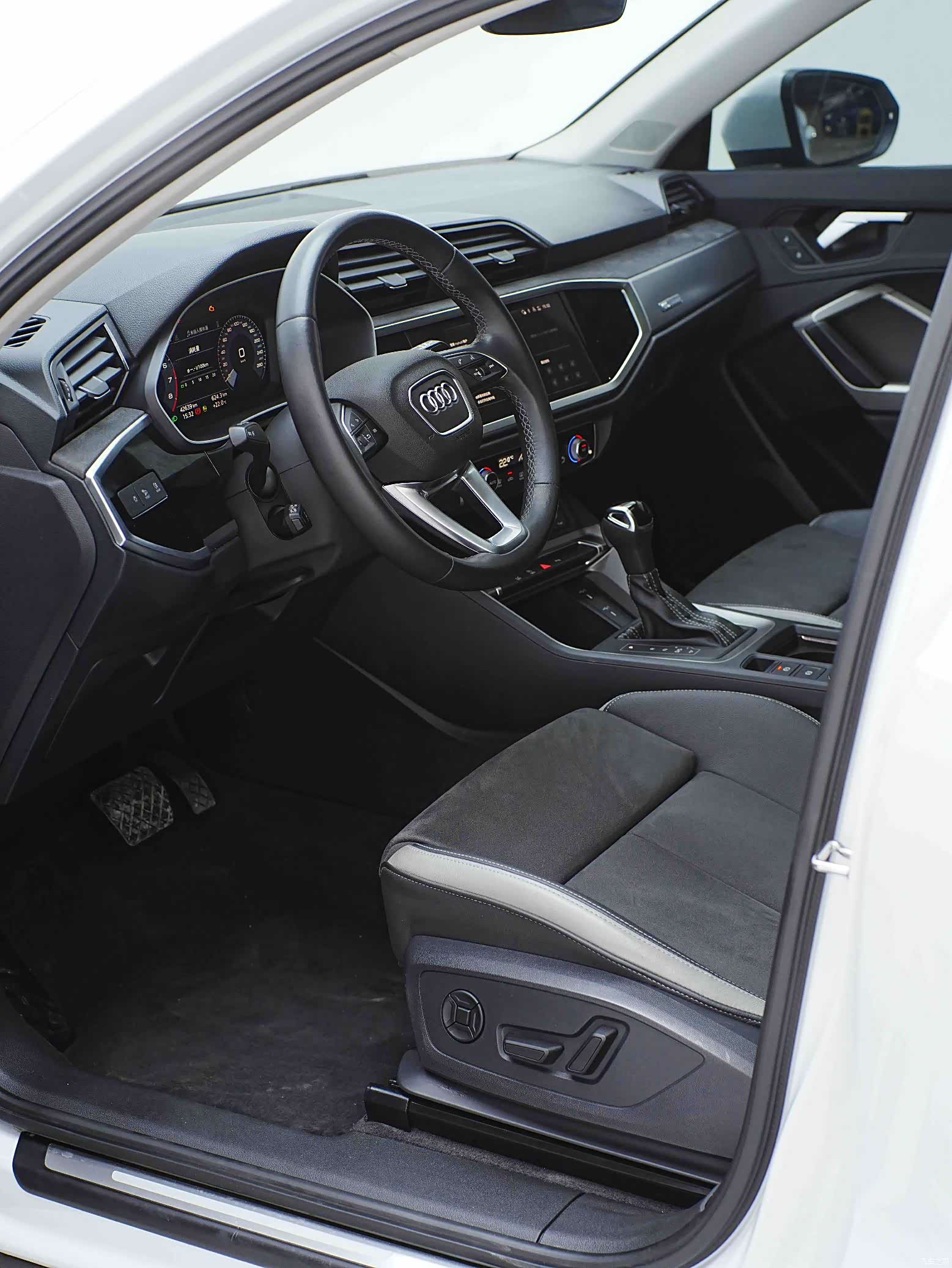 Audi Q3, 2023 19