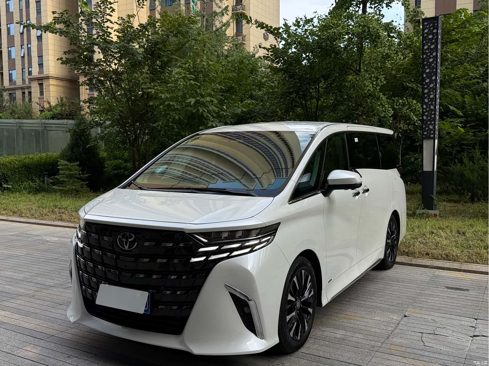 Toyota Alphard, 2024 2