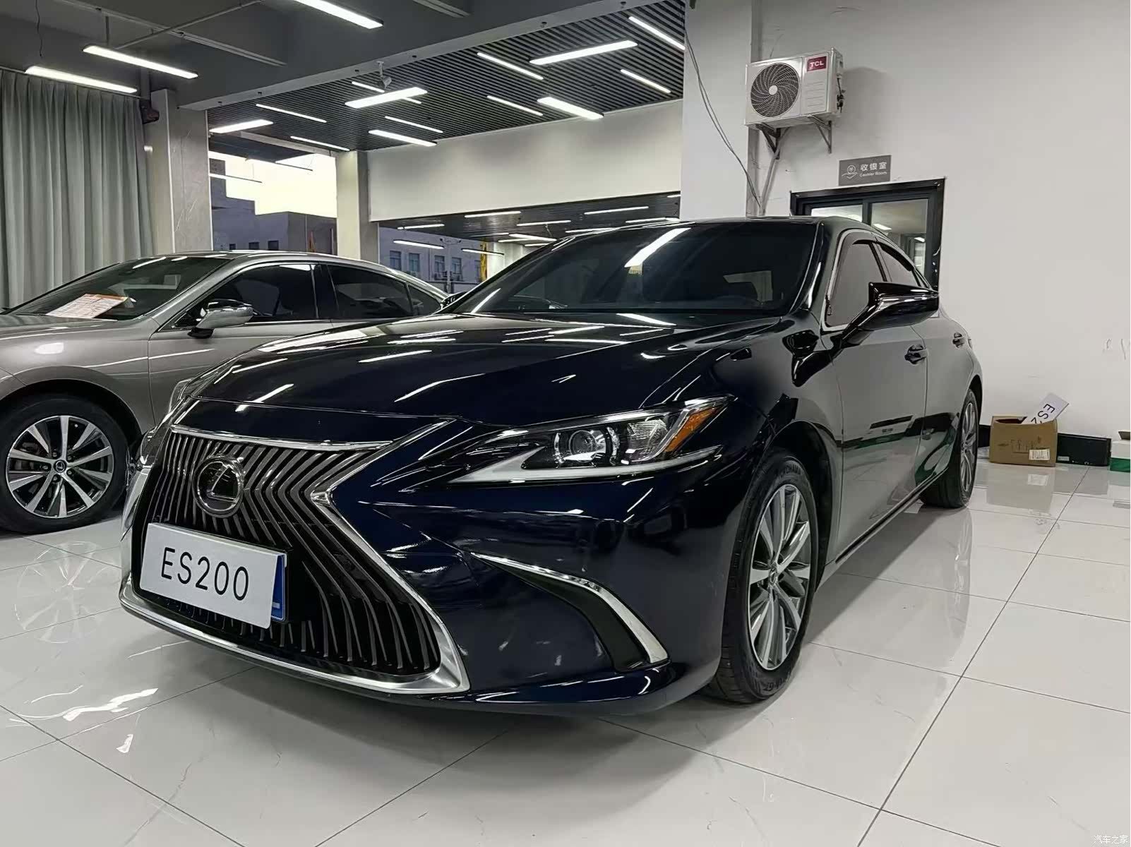 Lexus ES, 2021 1