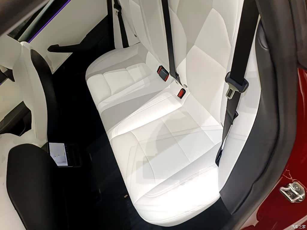 Tesla Model 3, 2026 17