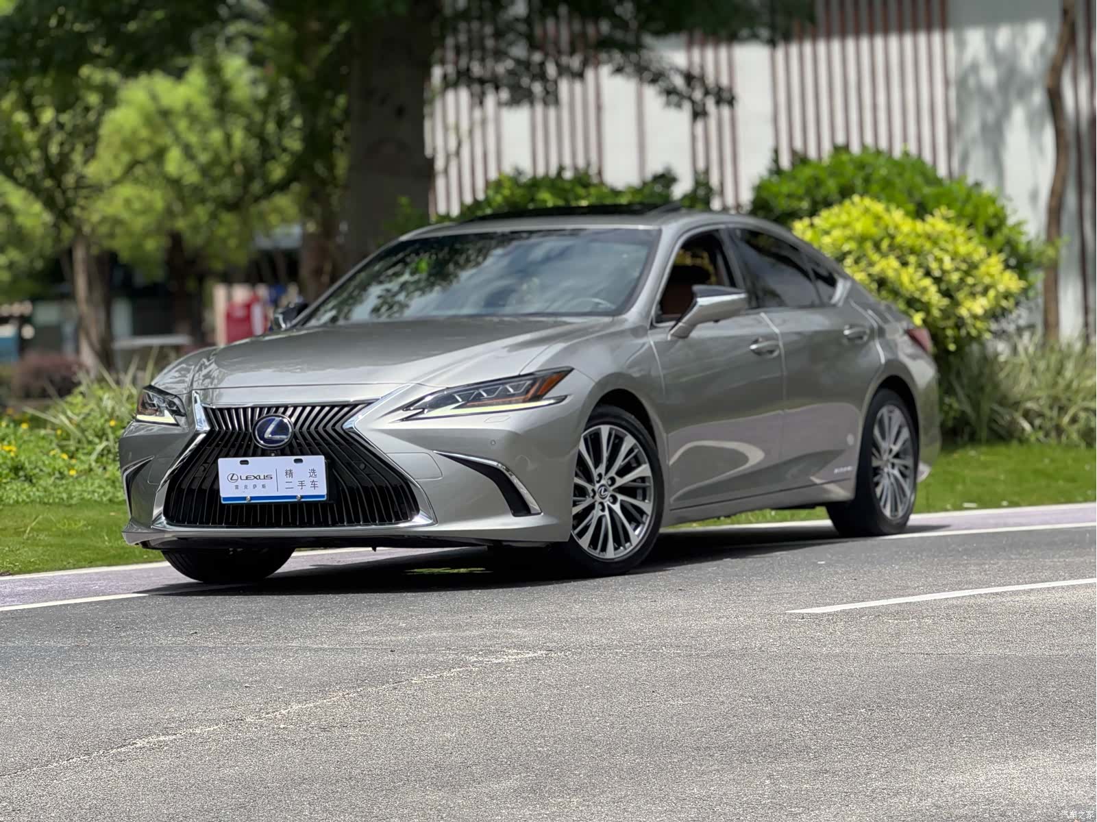Lexus ES, 2021 1