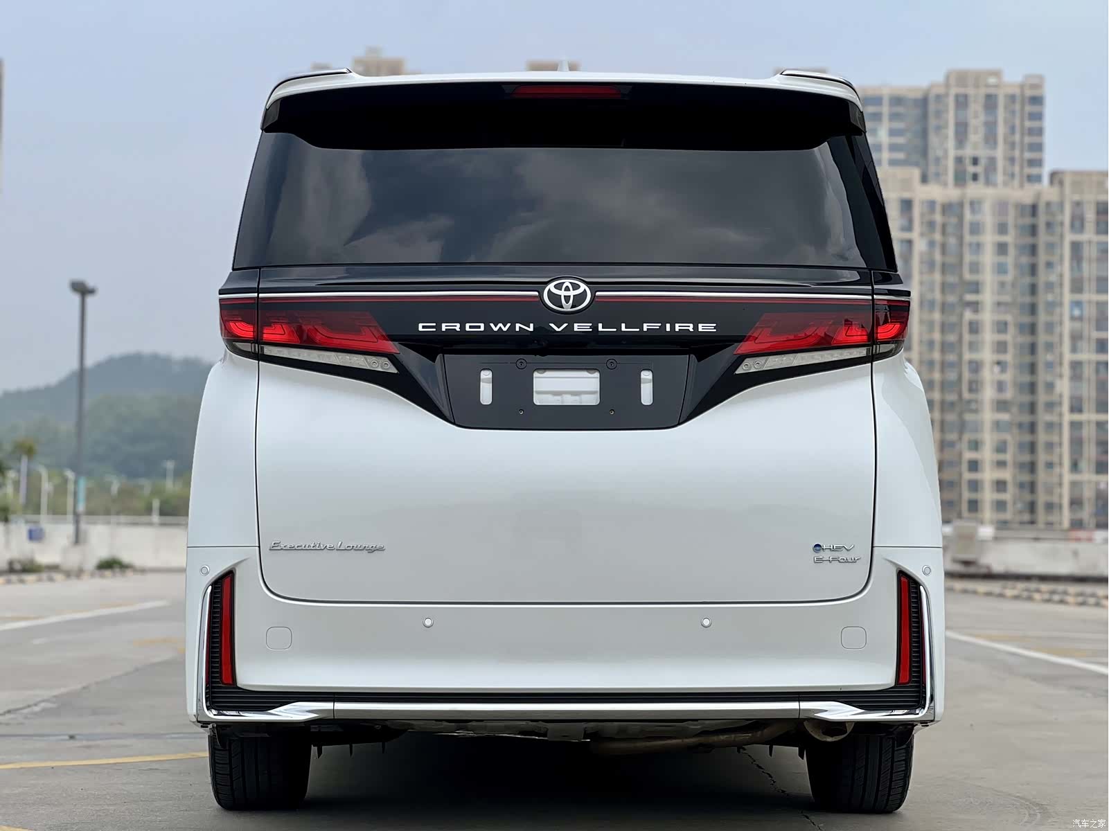 Toyota Vellfire, 2025 11