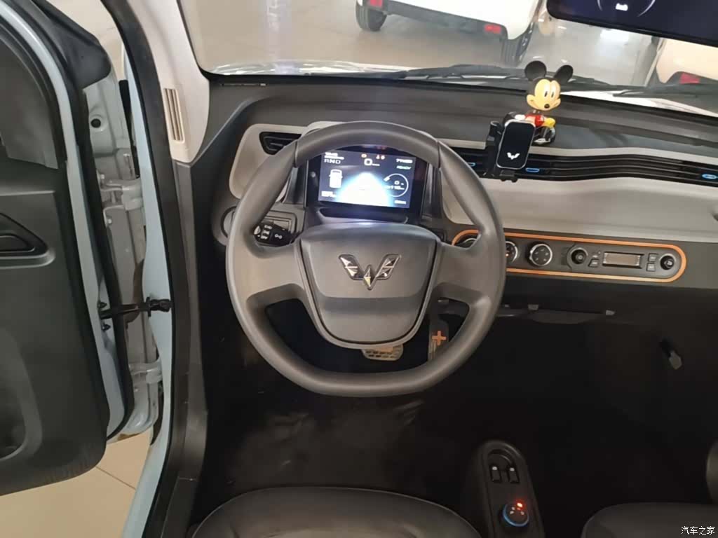 Wuling MINIEV, 2020 11