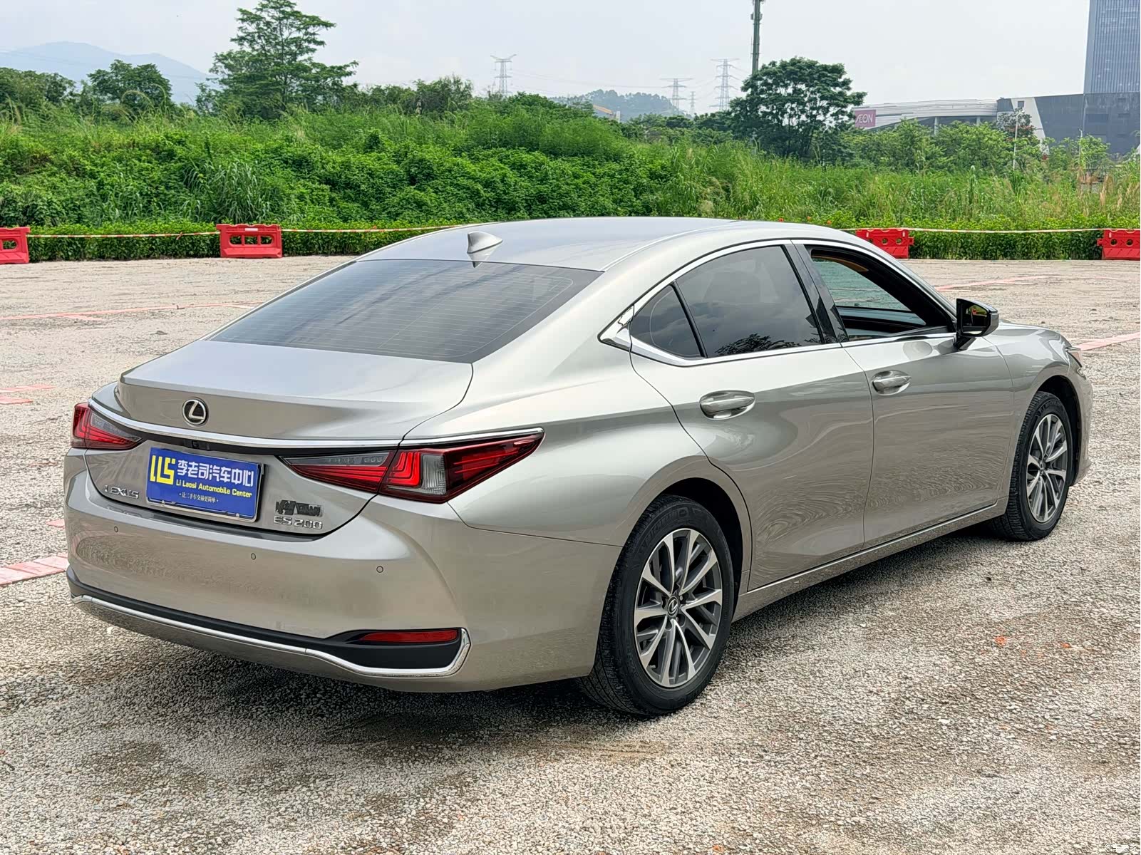 Lexus ES, 2022 3