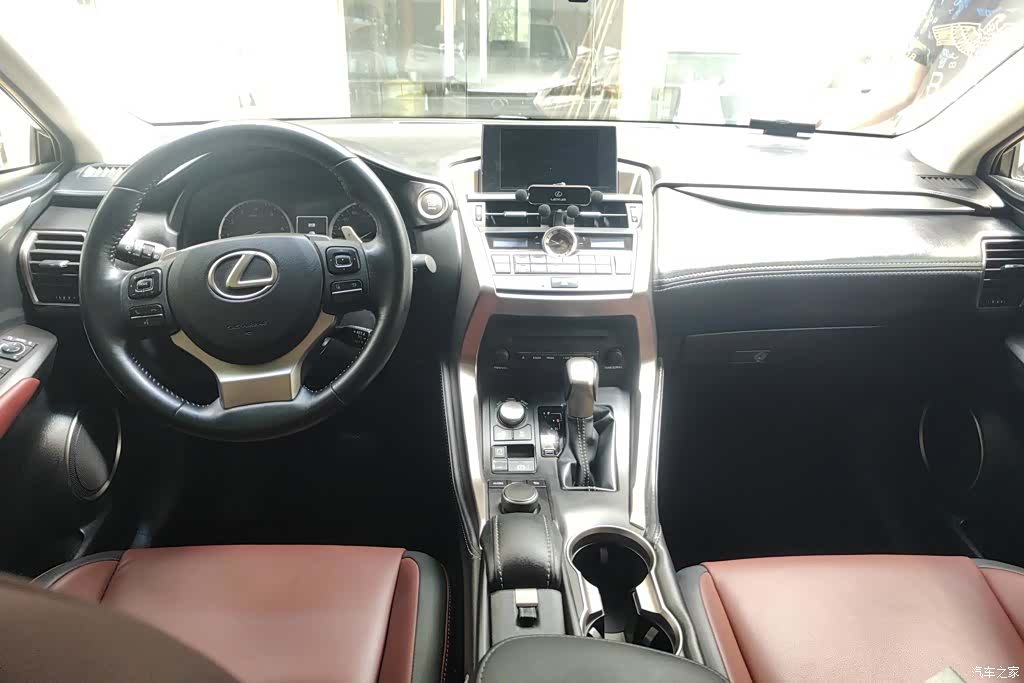 Lexus NX, 2015 12