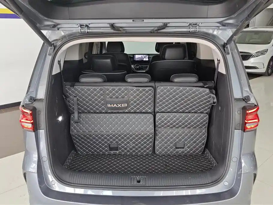 Roewe iMAX8