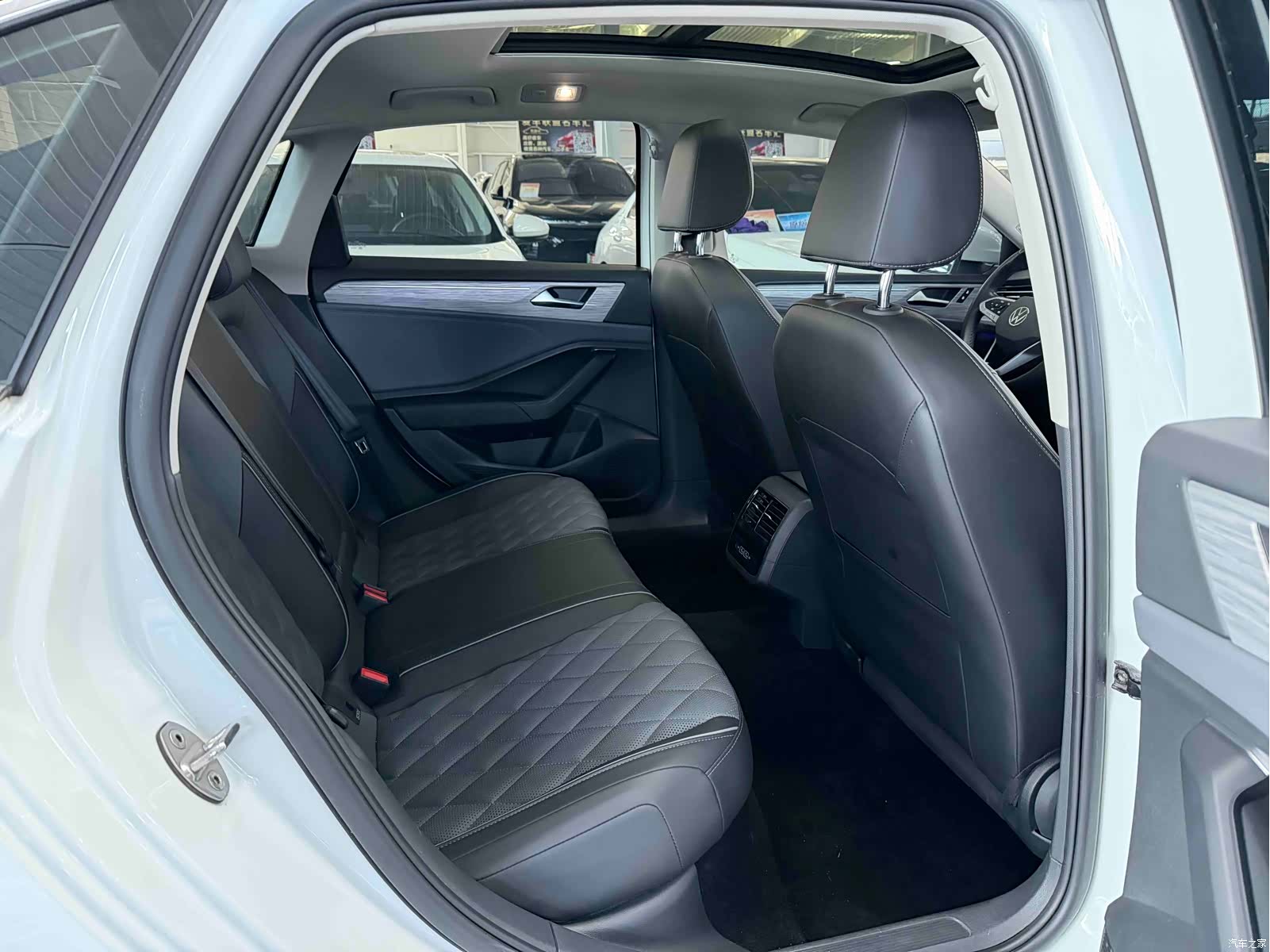 Volkswagen Sagitar, 2022 15