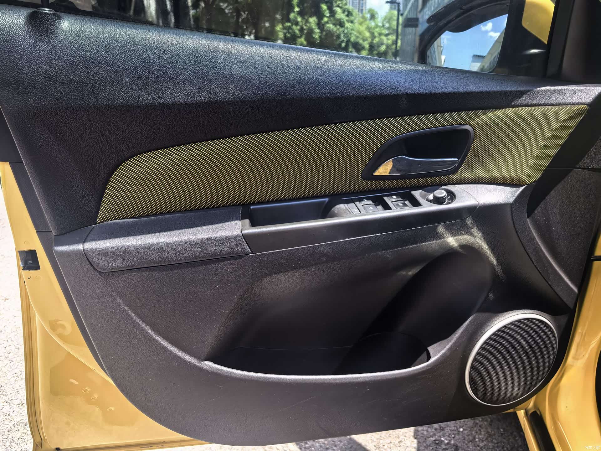 Chevrolet SE, 2011 15