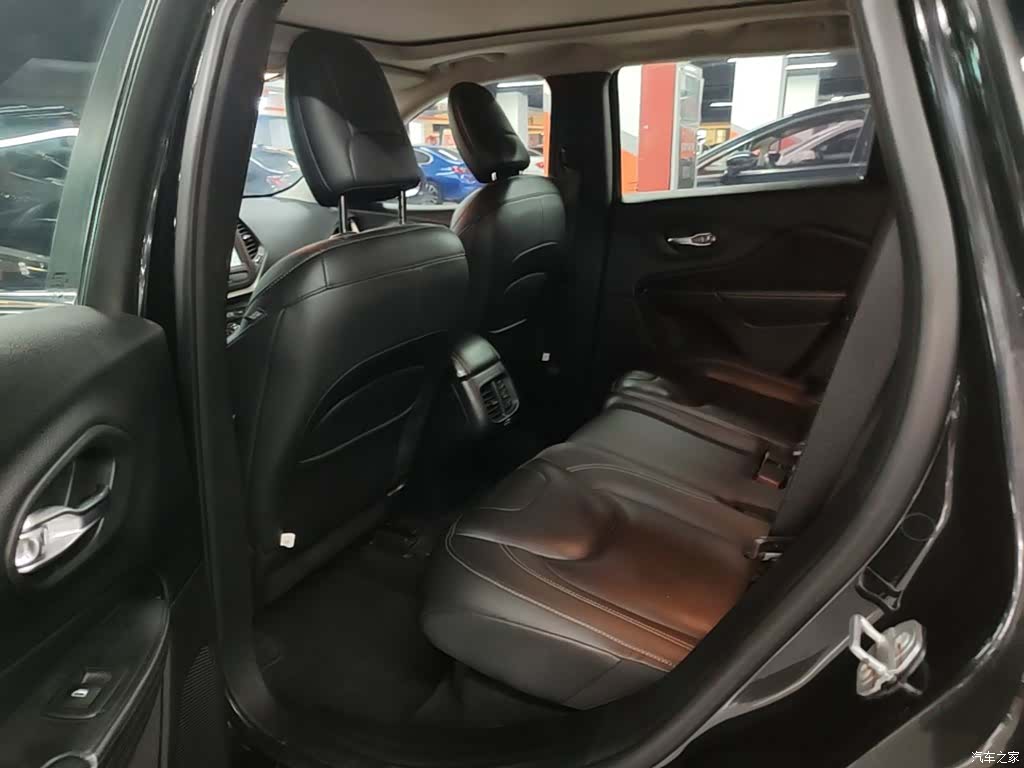 Jeep Cherokee, 2017 17