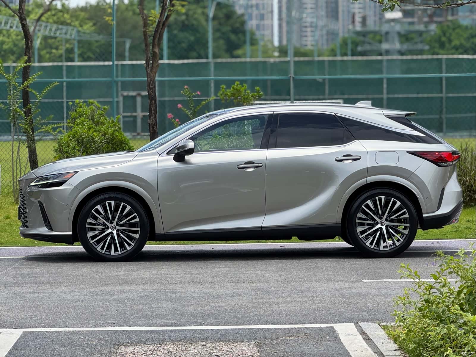 Lexus RX, 2023 3
