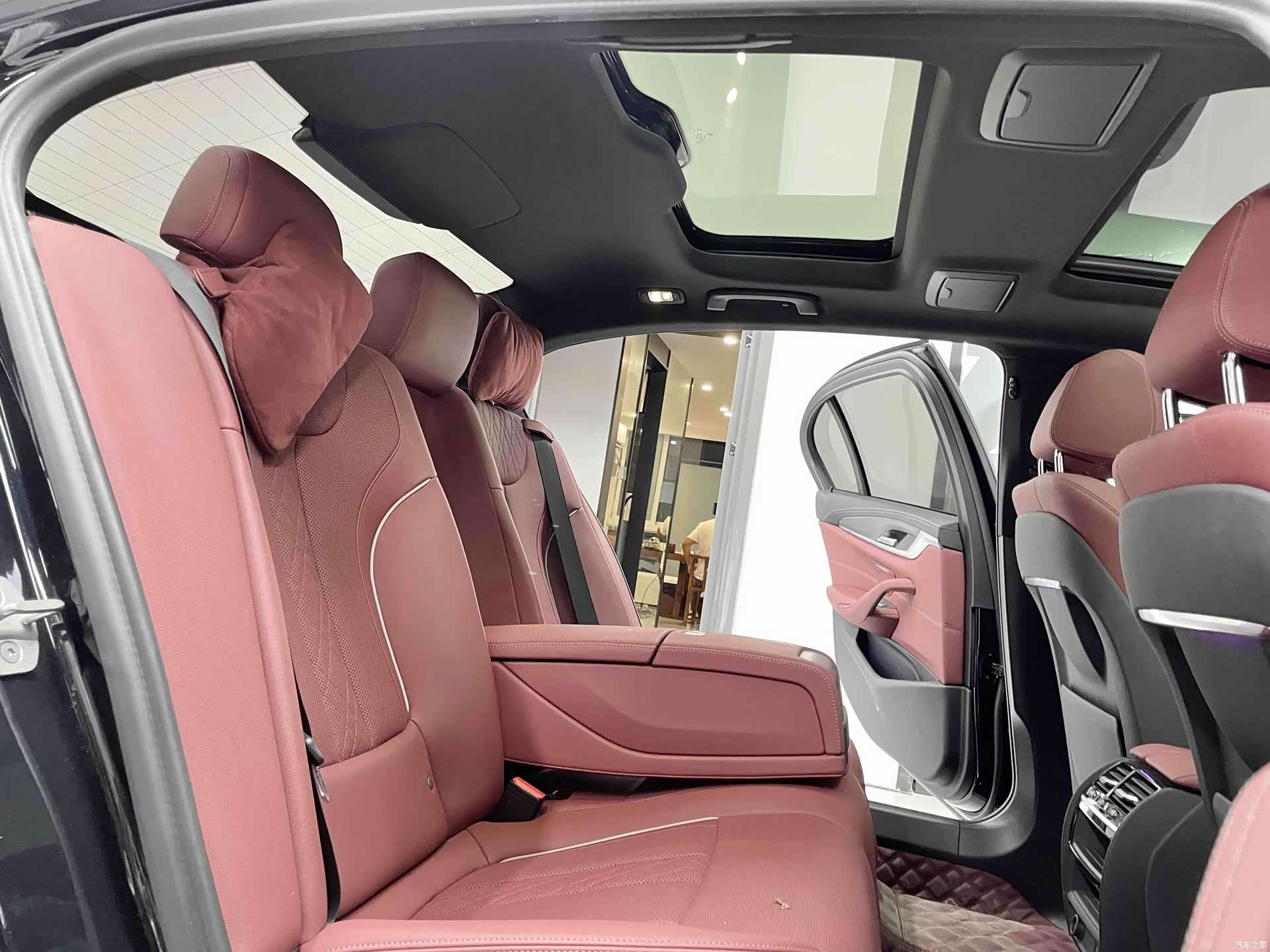 BMW 5 Series, 2024 7