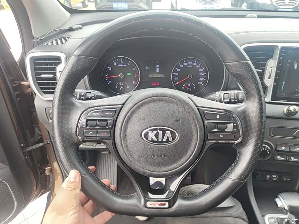 Kia KX5, 2016 11
