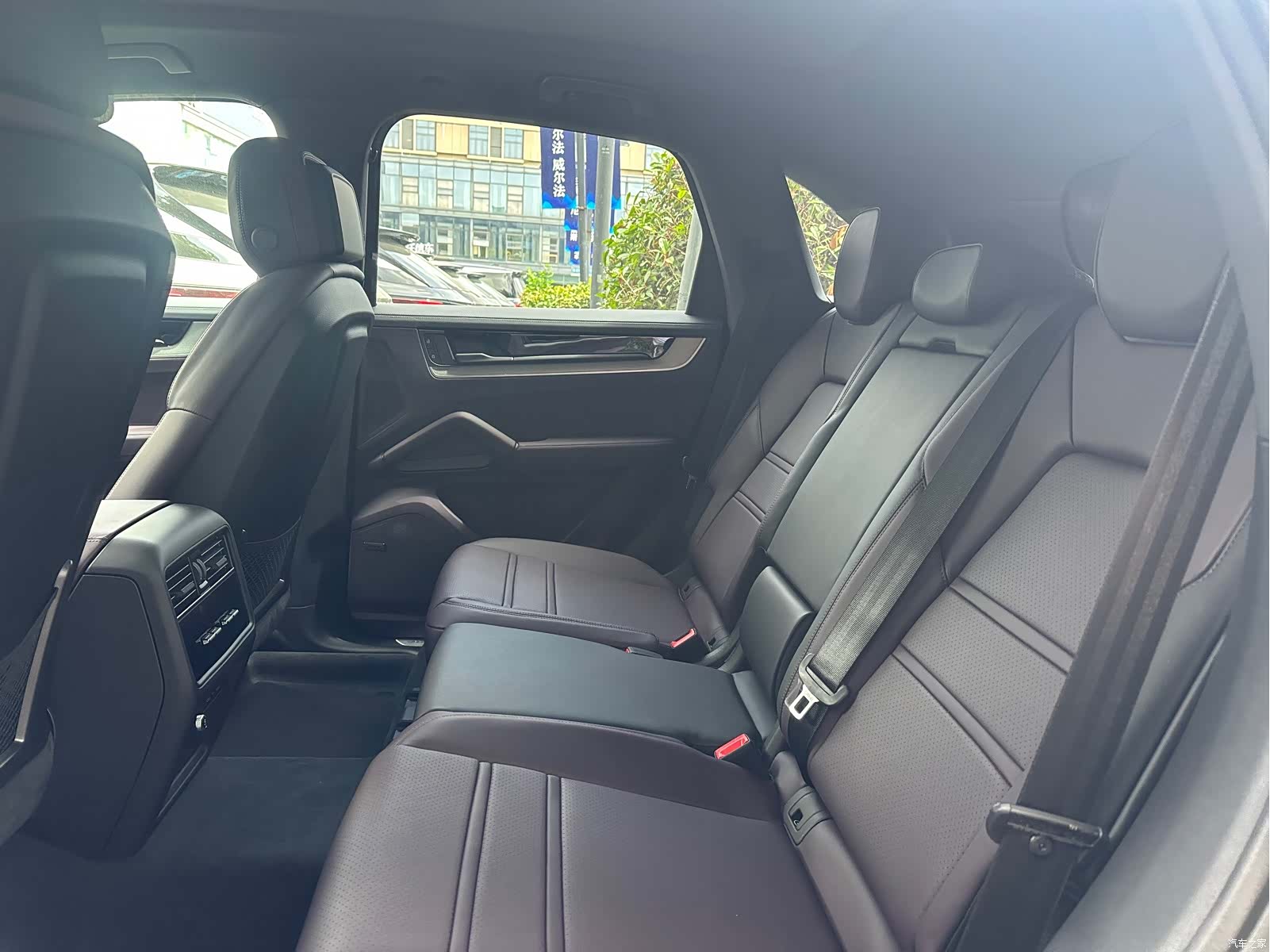 Porsche Cayenne, 2025 11