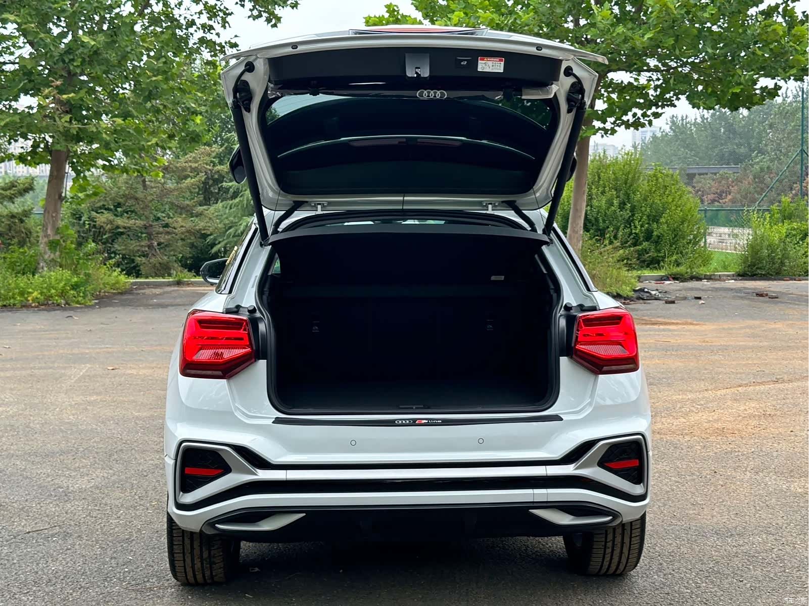 Audi Q2L, 2023 8