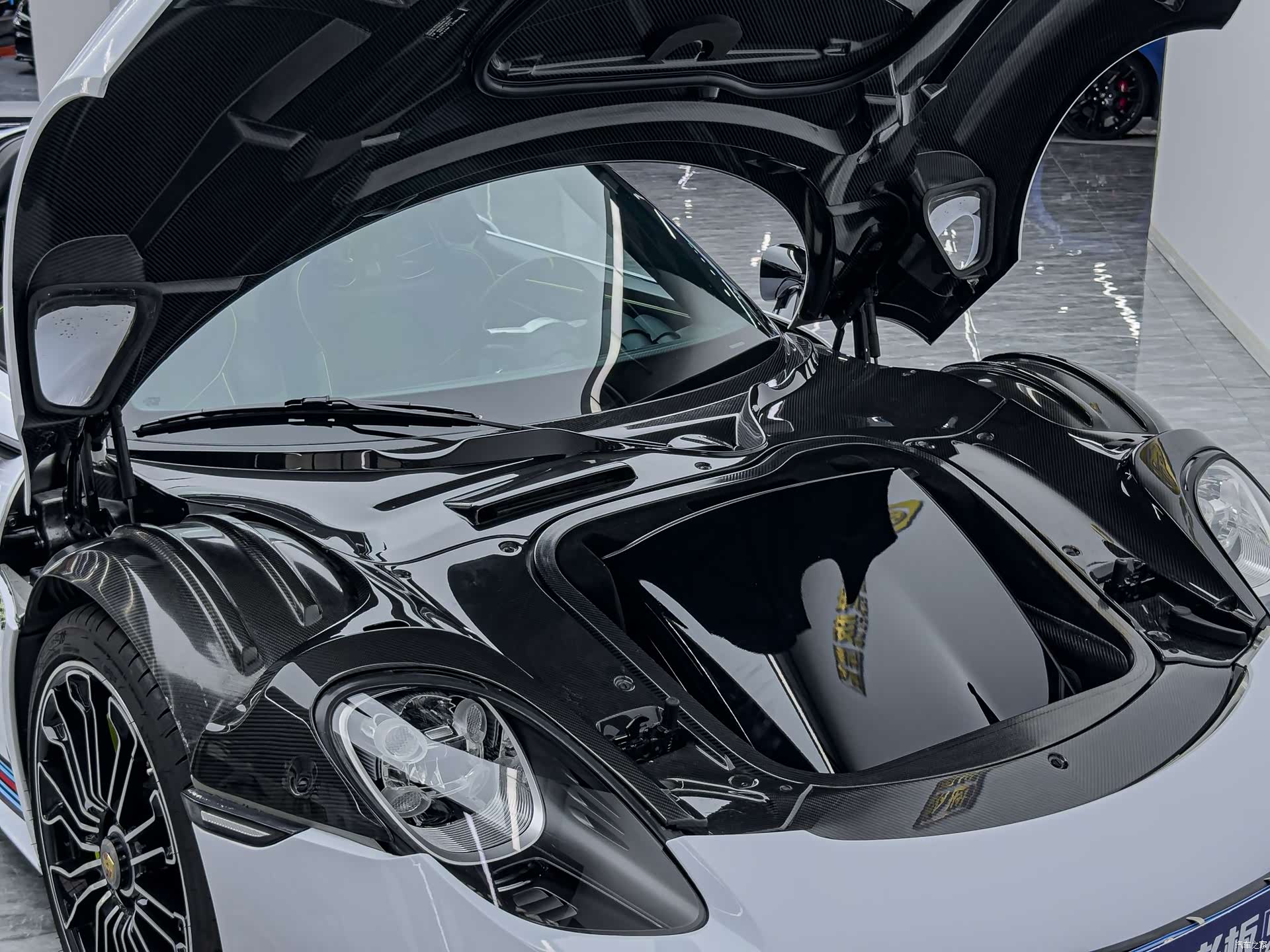 Porsche 918, 2015 13