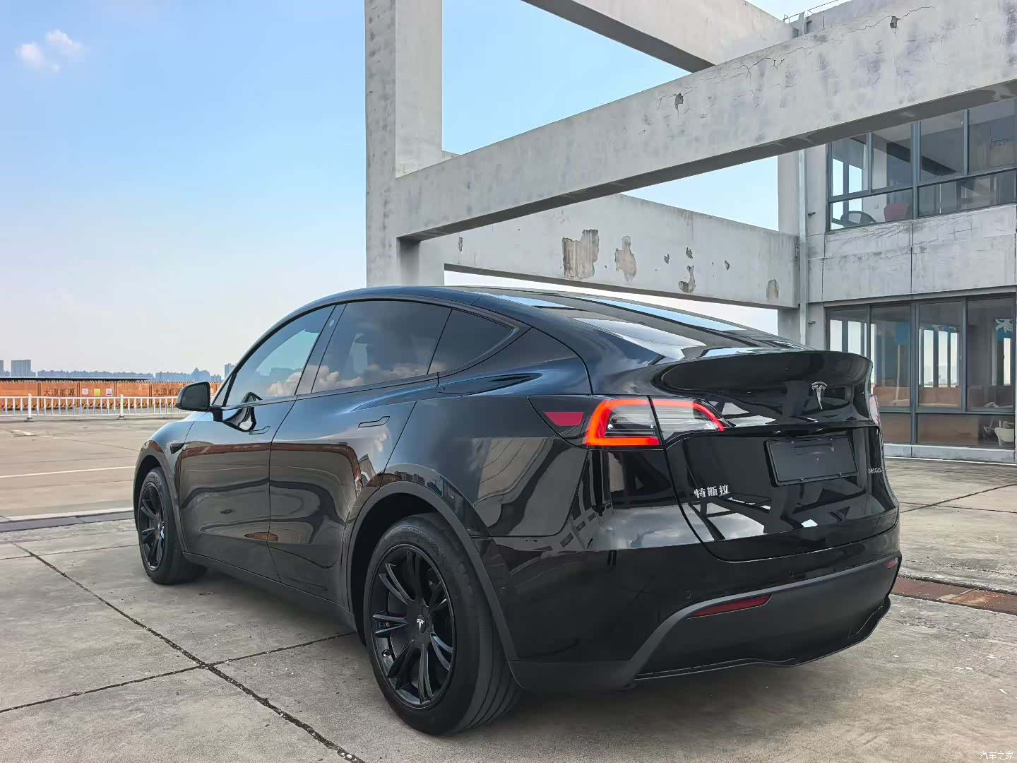 Tesla Model Y, 2023 7