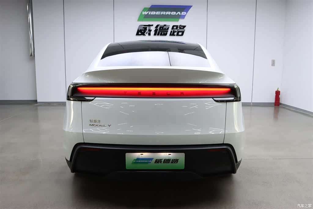 Tesla Model Y, 2026 25