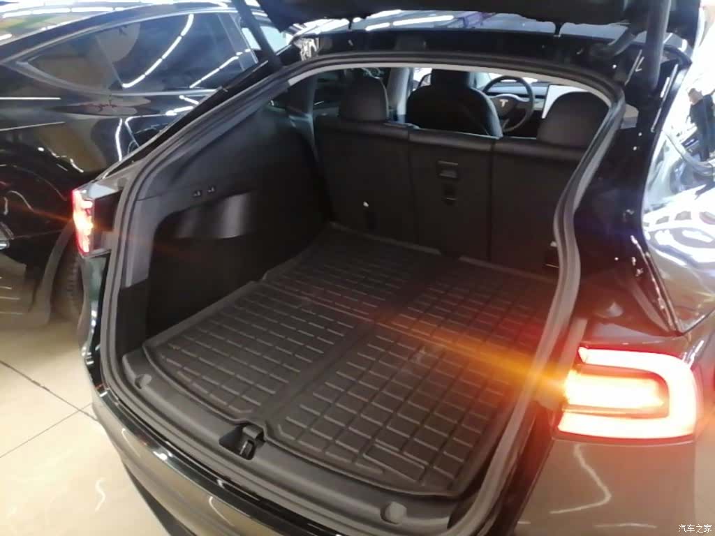 Tesla Model Y, 2022 19