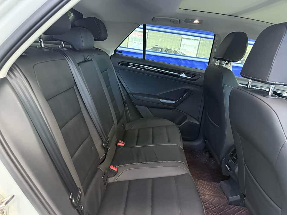 Volkswagen T-ROC exploring Songs