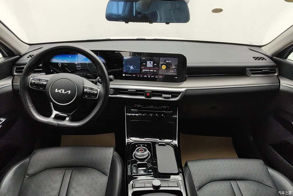 Kia K5, 2023 12