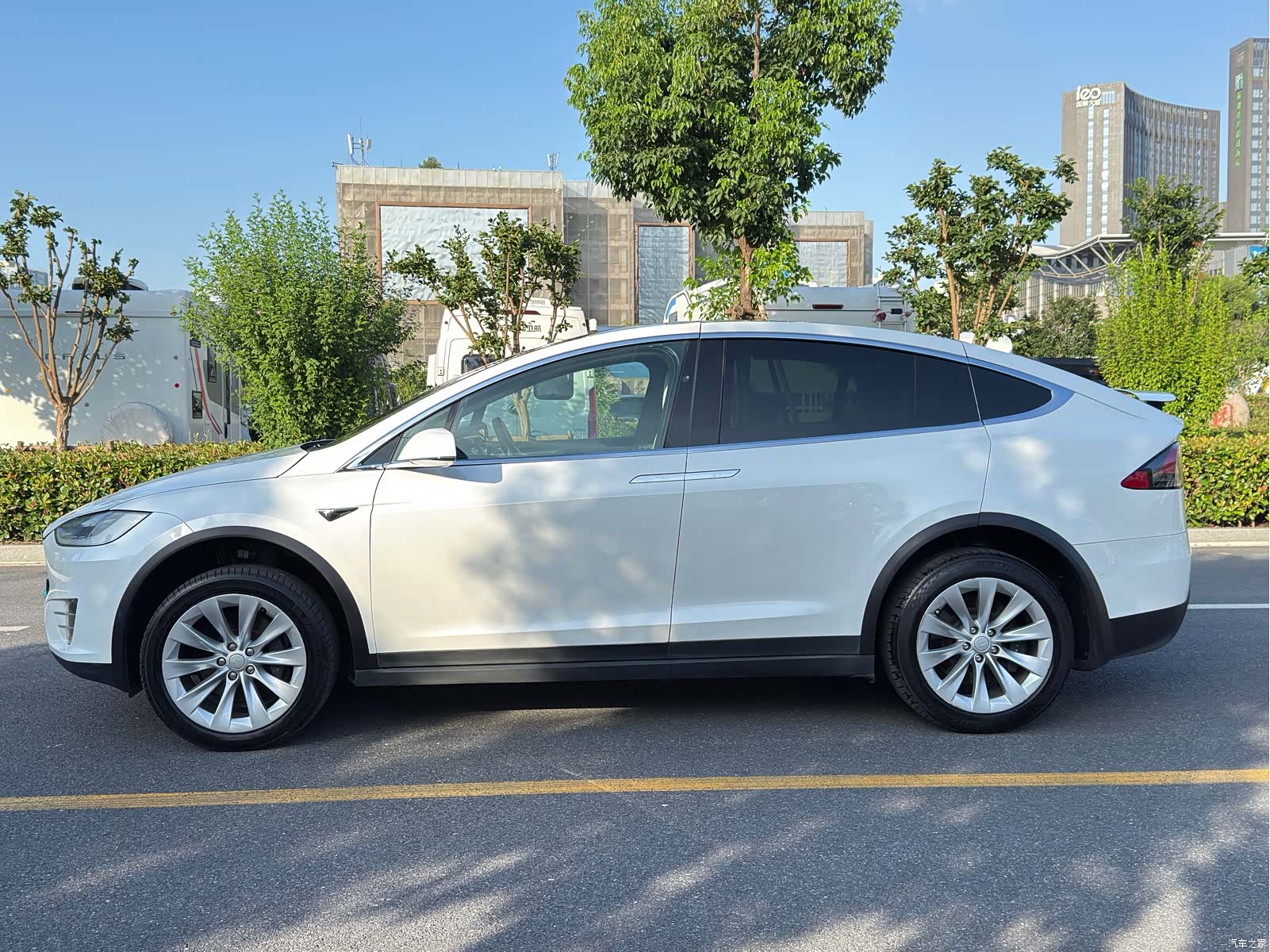 Tesla Model X, 2017 20