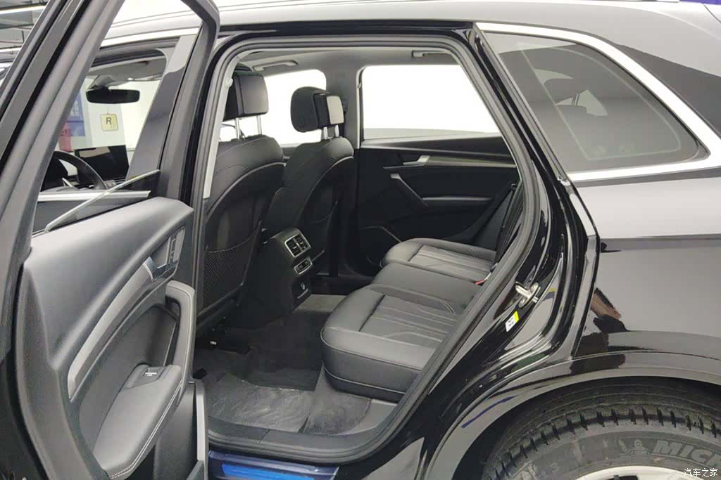 Audi Q5L, 2022 11