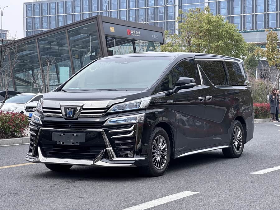Toyota Vellfire 2022, фото 1