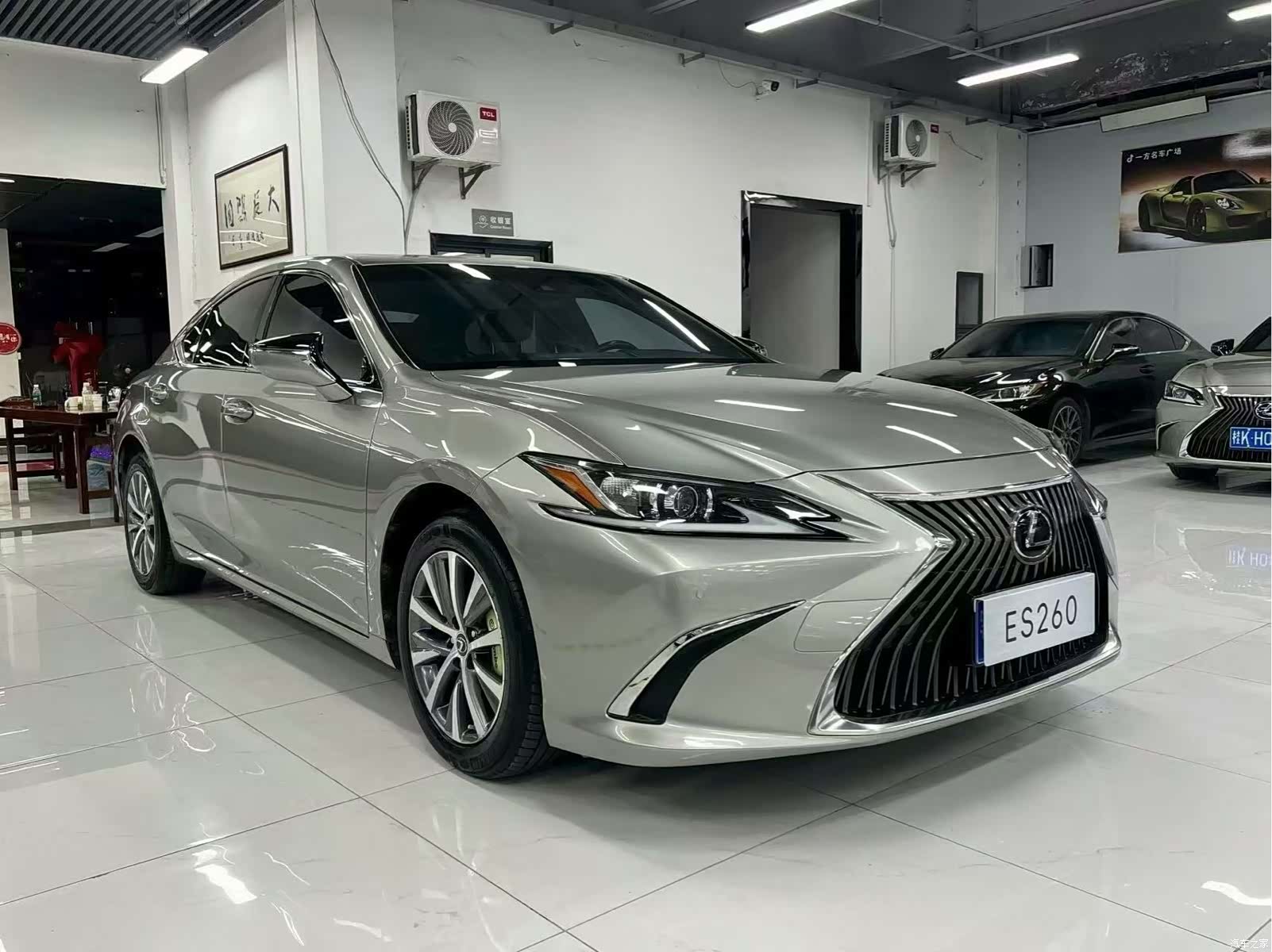 Lexus ES, 2019 3