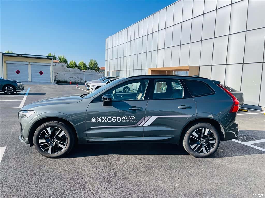 Volvo XC60, 2025 3