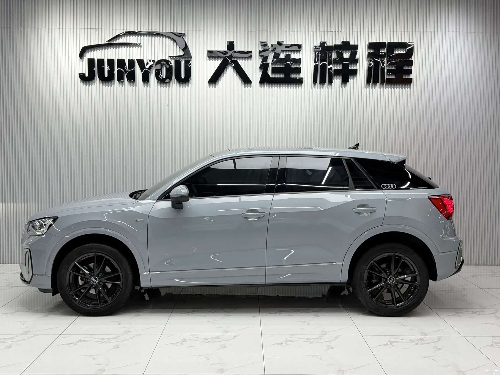 Audi Q2L, 2023 8