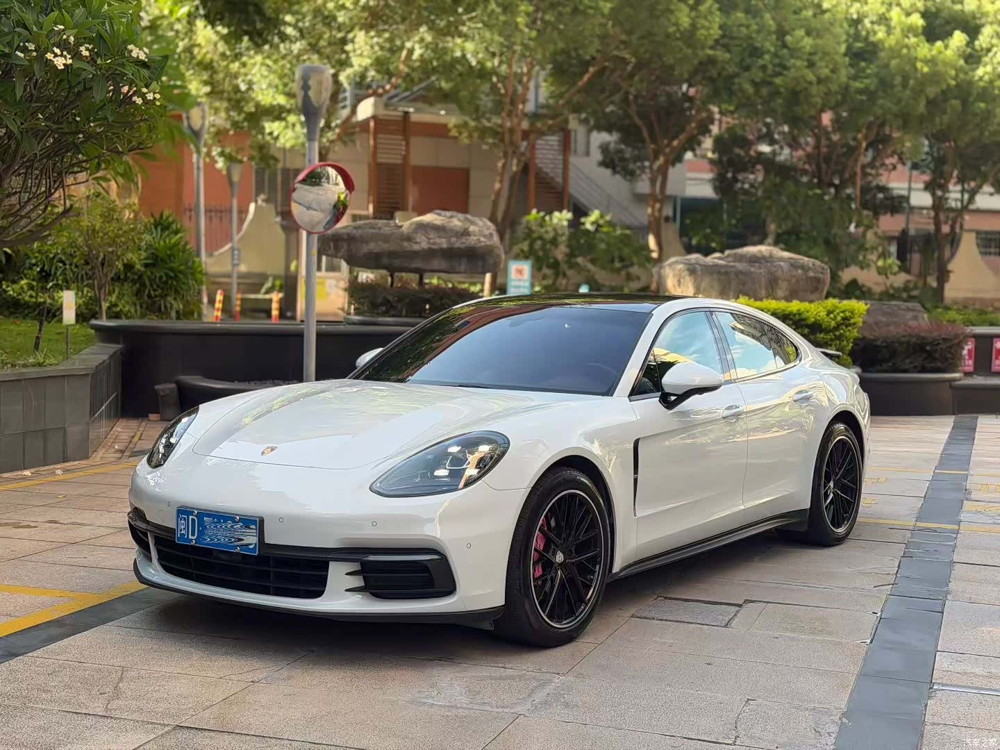 Porsche Panamera, 2017 1