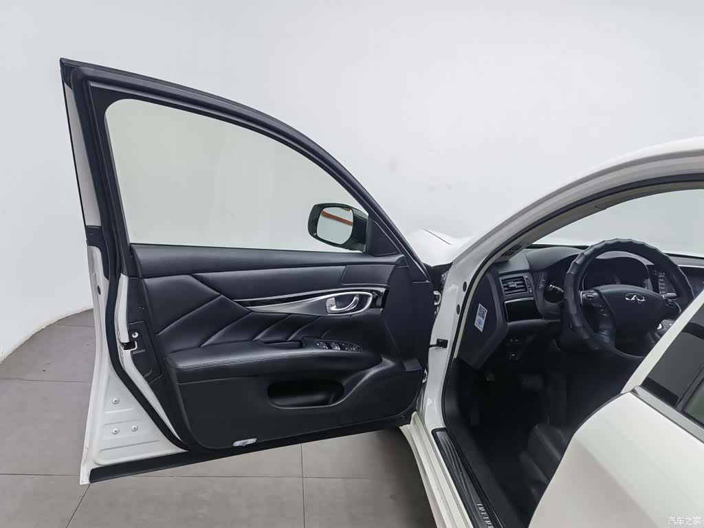 Infiniti Q70, 2017 8