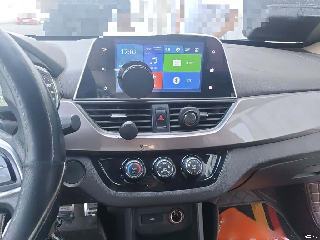 Wuling 310W, 2018 6