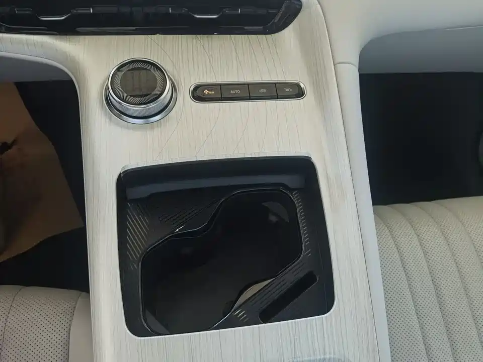 Geely Galaxy Galaxy E5