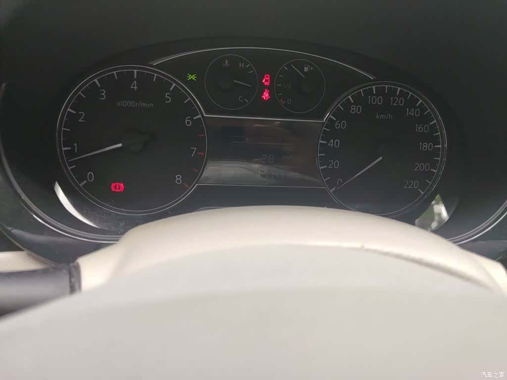 Nissan Tiida, 2014 все фото