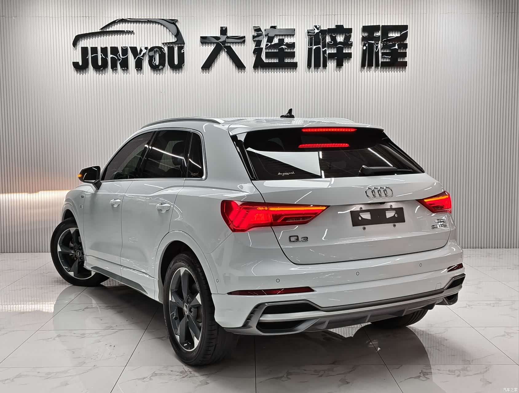 Audi Q3, 2022 4