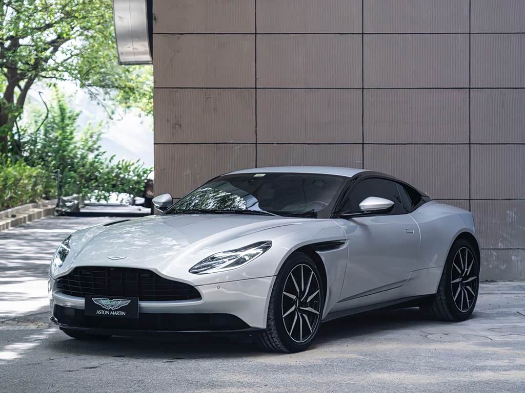 Aston Martin DB11