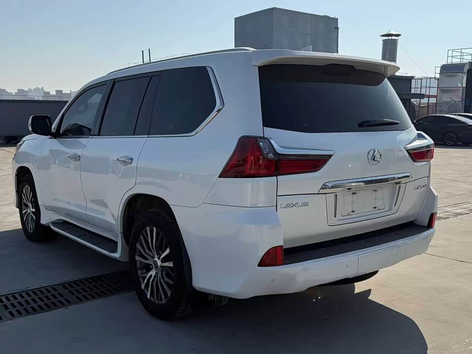 Lexus LX