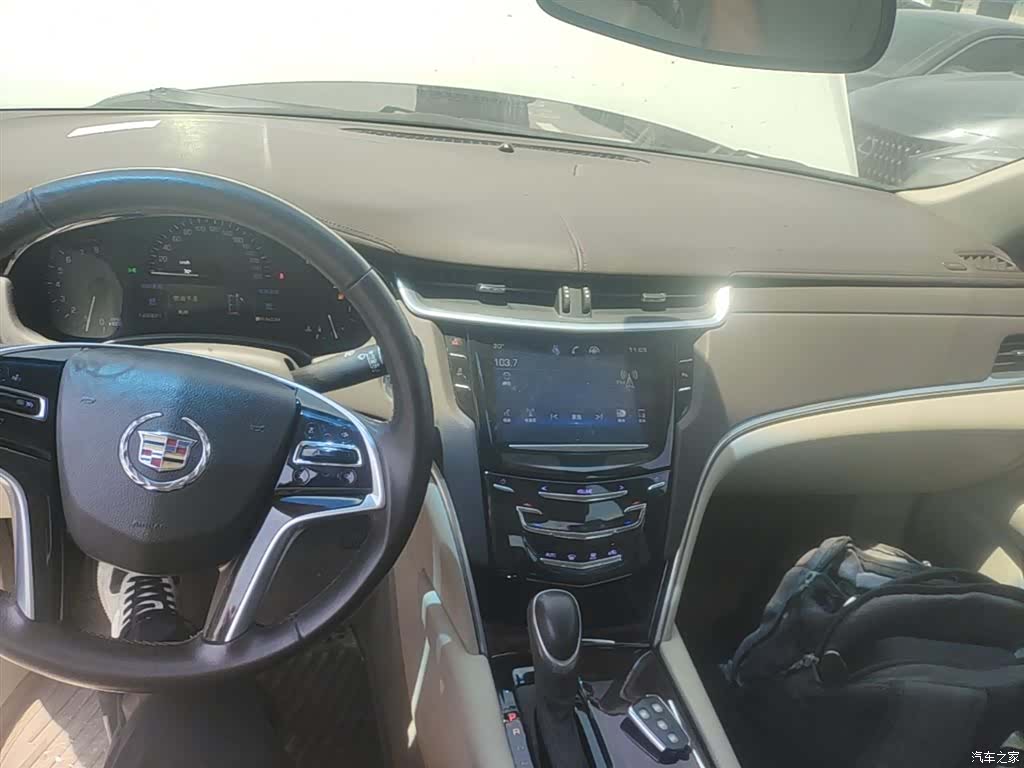Cadillac XTS, 2015 10