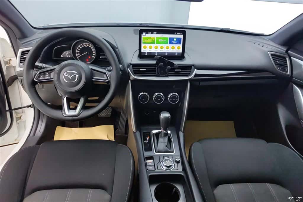 Mazda CX-4, 2018 12
