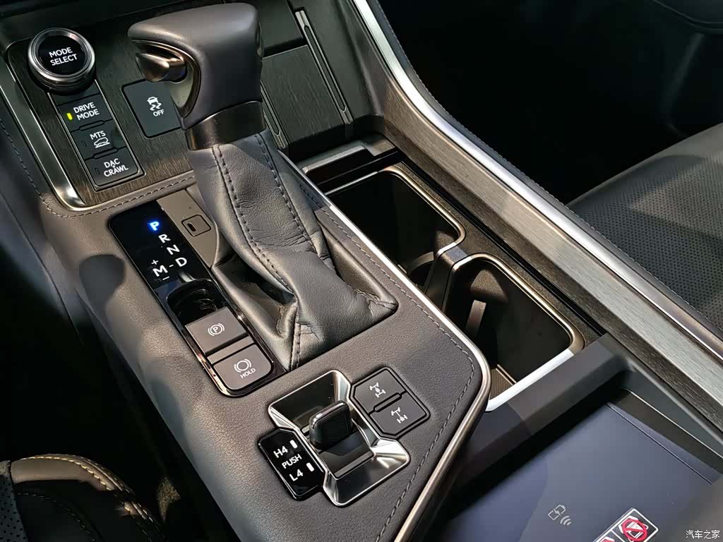 Lexus GX, 2025 28