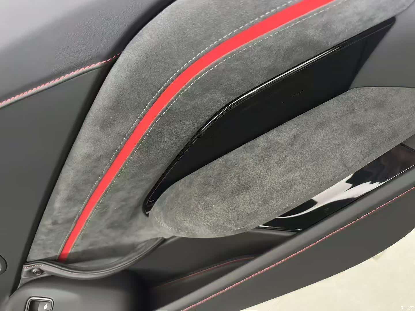 Aston Martin Vantage, 2025 все фото
