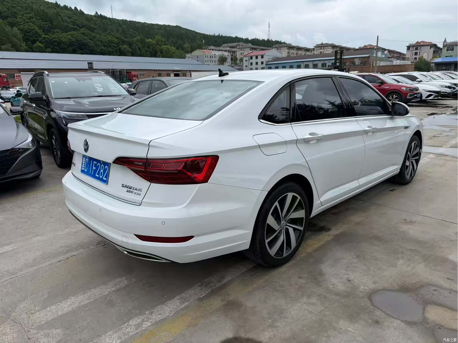 Volkswagen Sagitar, 2022 4