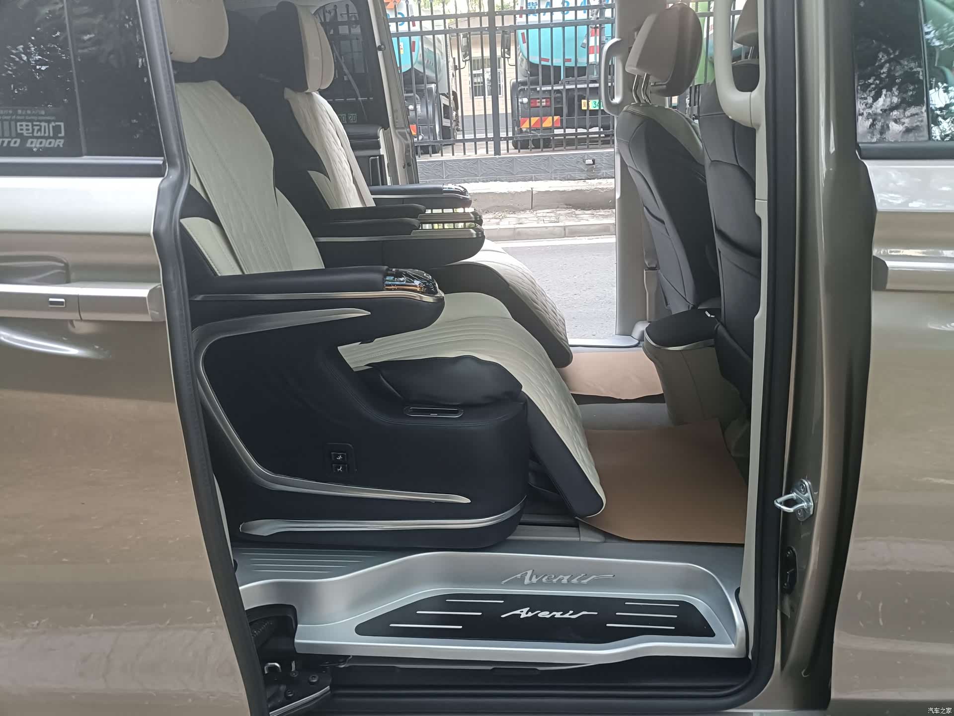 Buick GL8, 2023 8