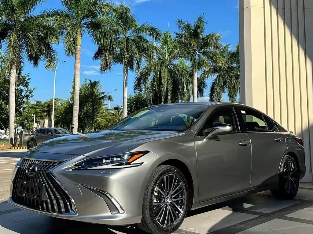 Lexus ES 2022 300h