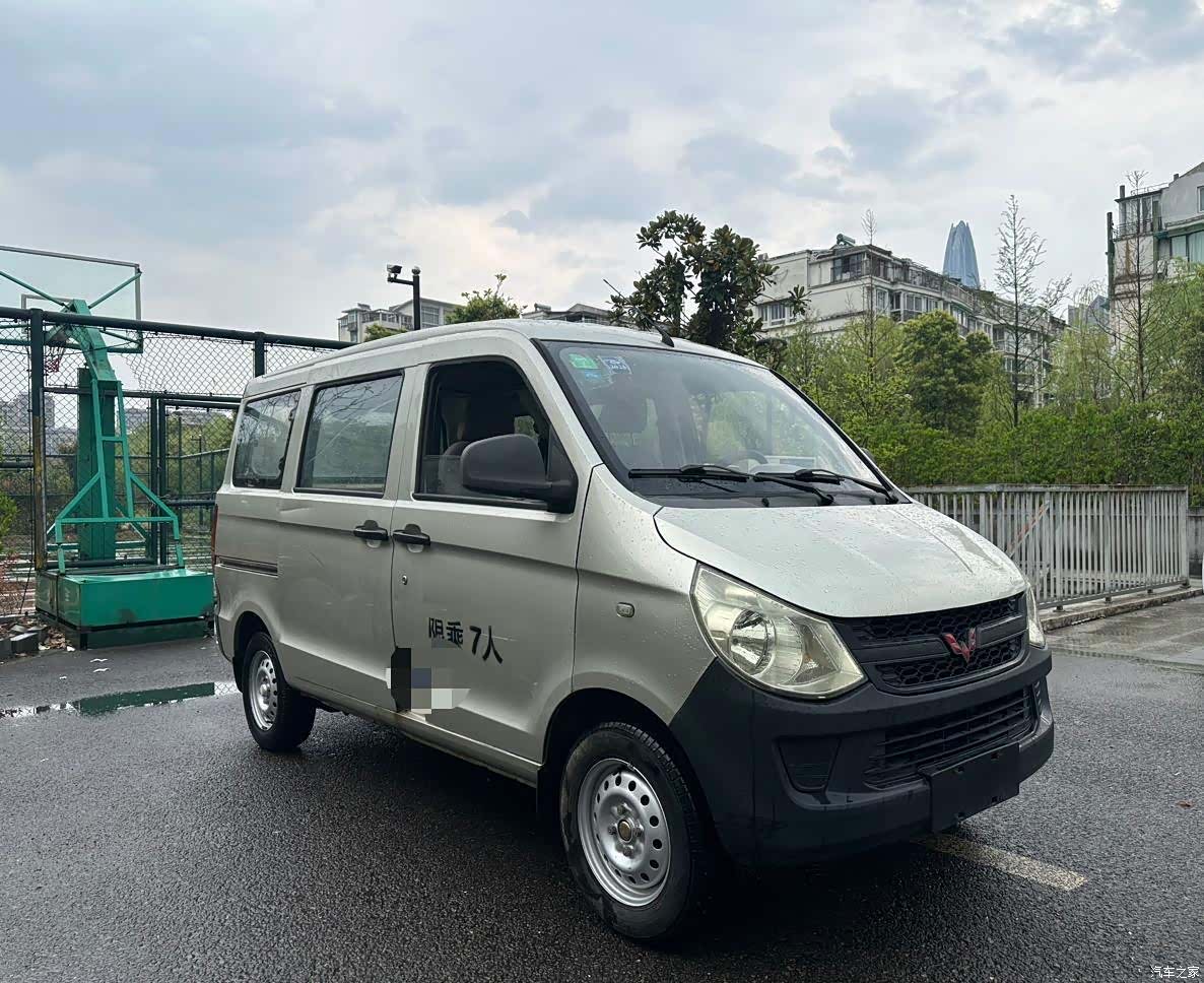 Wuling S, 2015 3