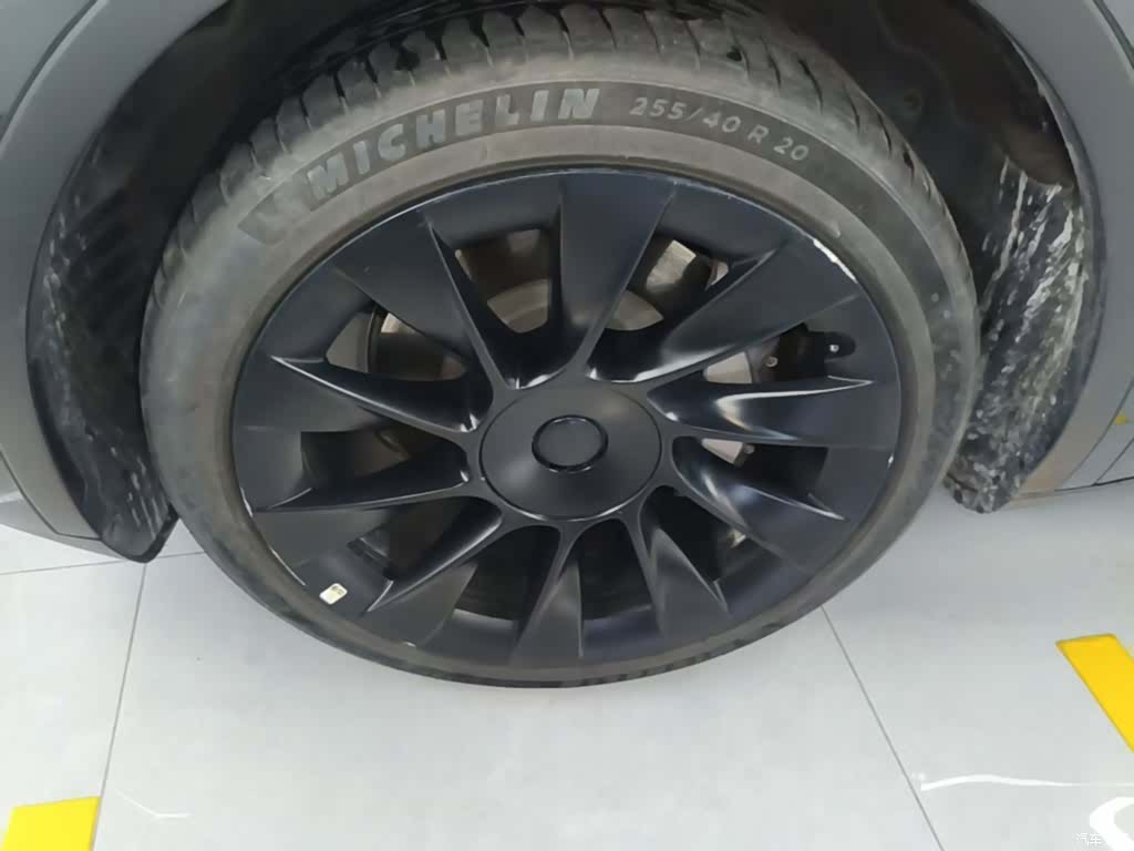 Tesla Model Y, 2024 23