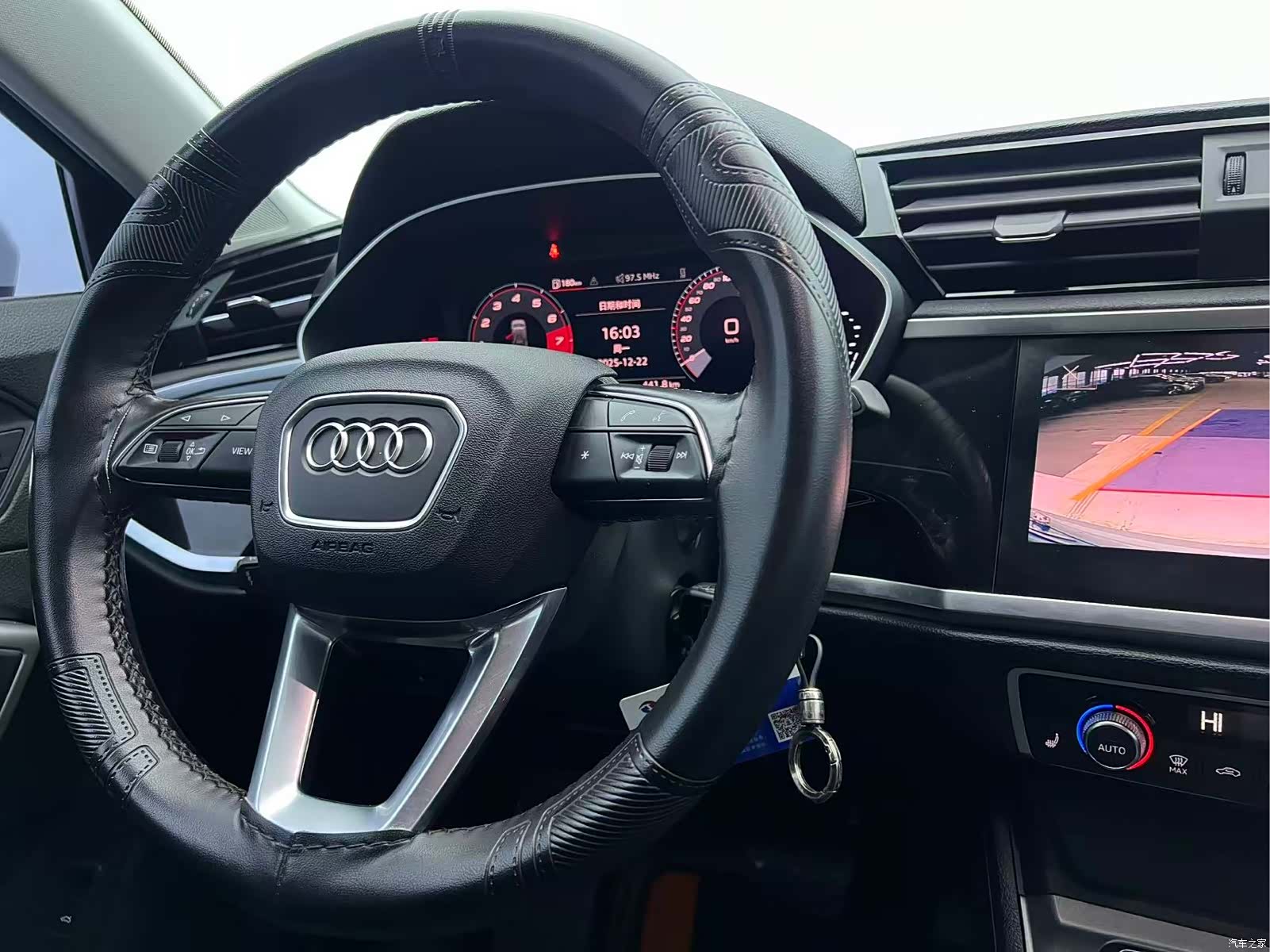 Audi Q3, 2022 11