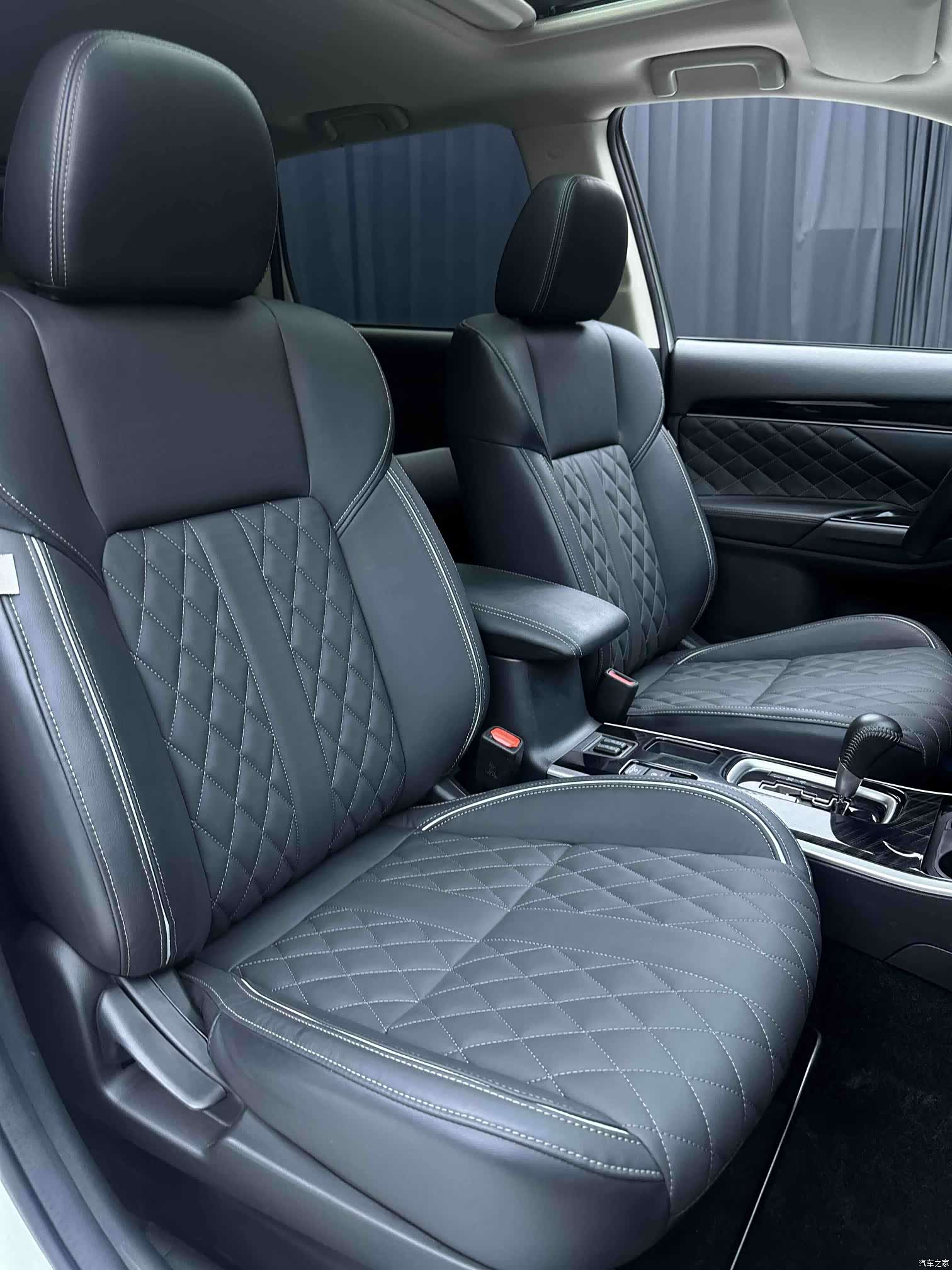 Mitsubishi Outlander, 2022 12